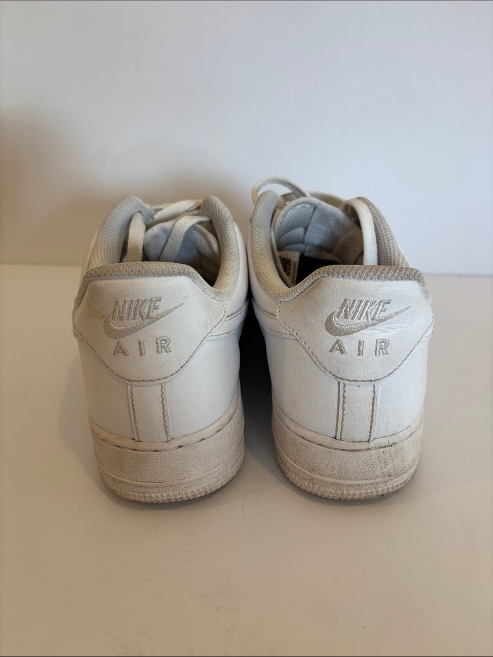 Nike Men’s White Leather Low-Top Sneakers - Picture 3 of 9